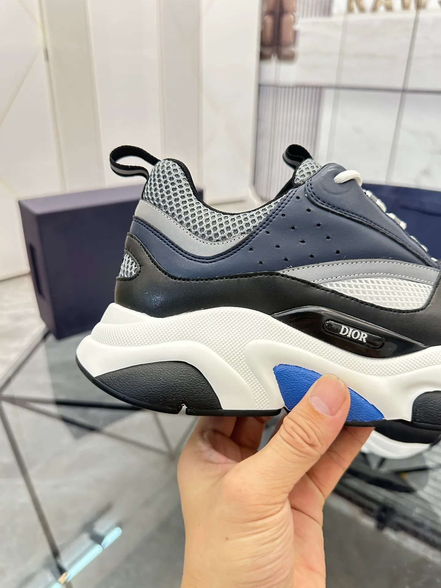 Men's shoes: 💰P460¥ Ready in Guangzhou, fully packaged Product trademark: Dior* "Dior*" low-top casual shoes Regular size: 38-46 (can be customized to 47) B22 Product materials: imported cowhide leather upper spliced ​​with original fabric, breathable lining, original outsole. Number: 920